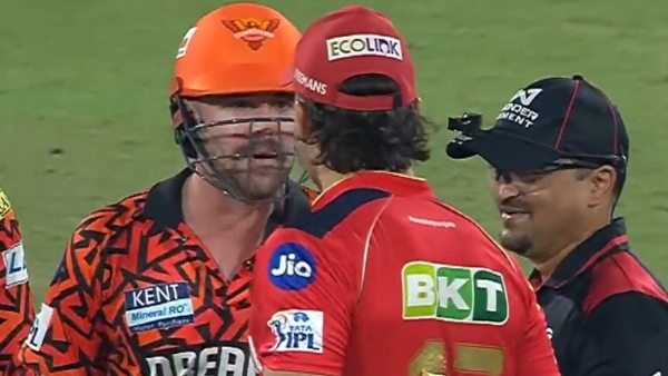 Travis Head and Marcus Stoinis share banter during SRH vs PBKS Image Courtesy X