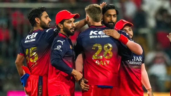 Krunal Pandya celebrates with teammates during RCB s victory over RR