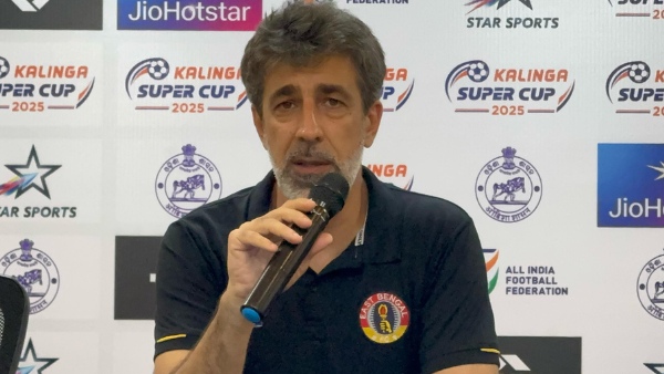 East Bengal coach Oscar Bruzon