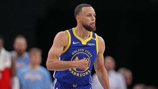 Curry Pays Tribute to West After Victory Curry Pays Tribute to West After Victory