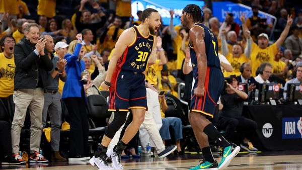 Warriors Win Against Rockets; Cavaliers Sweep Heat