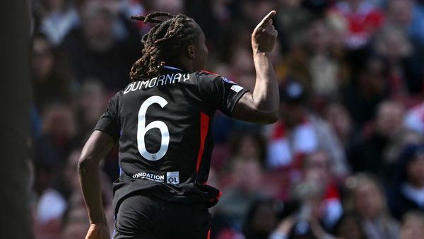 Lyon Claims Narrow Win Over Arsenal