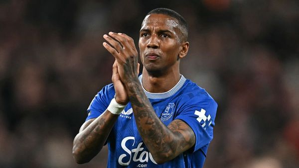 Ashley Young Leaves Everton After Season End