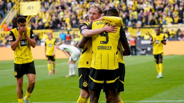 Dortmund Defeats Wolfsburg 4-0 with Double Goals
