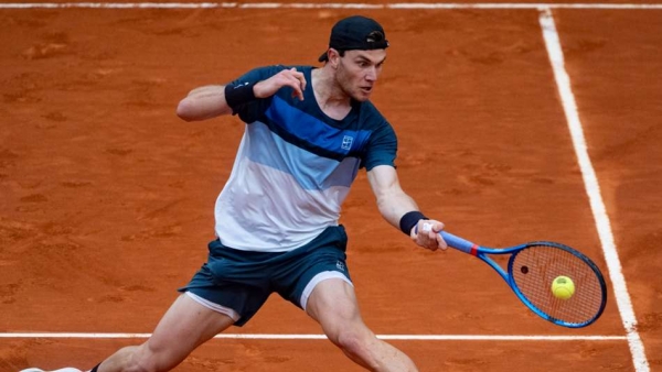 Jack Draper slides on the Madrid Open clay