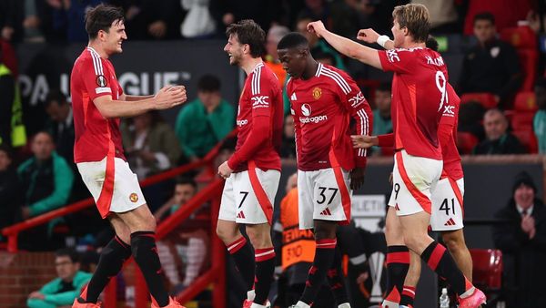 Mount's Two Goals Lead Man Utd to Final