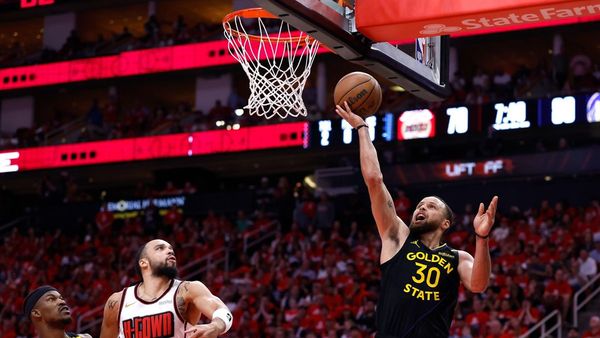 Warriors Oust Rockets; Pacers Upset Cavaliers
