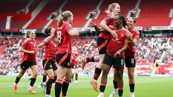 Arsenal and Man Utd Battle for Second Place