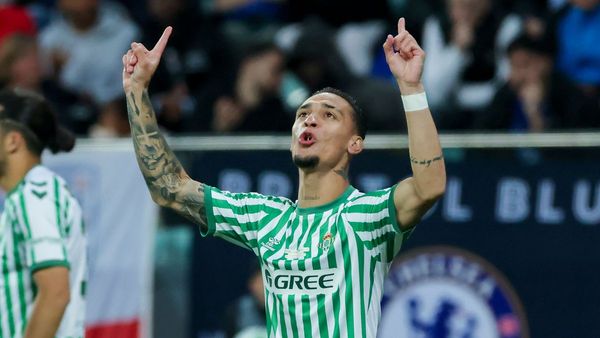 Van der Sar Backs Antony for Man Utd Return