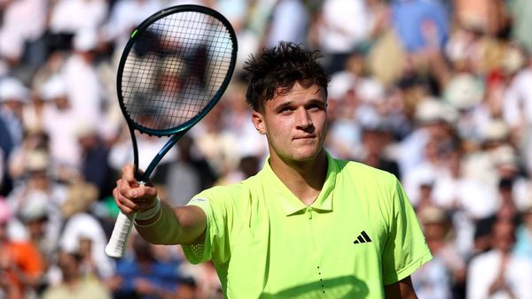 Mensik Advances Past Norrie at Queen's