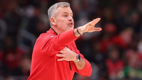 Bulls Coach Billy Donovan Signs Extension