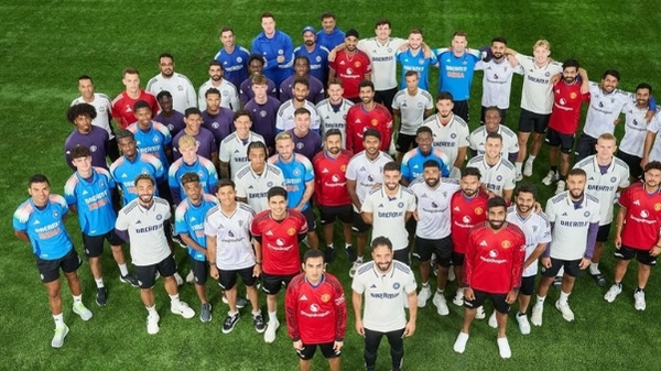 Jasprit Bumrah in Man United Colours Bruno Fernandes wears India shirt - Team India and Man United meet ahead of 4th Test