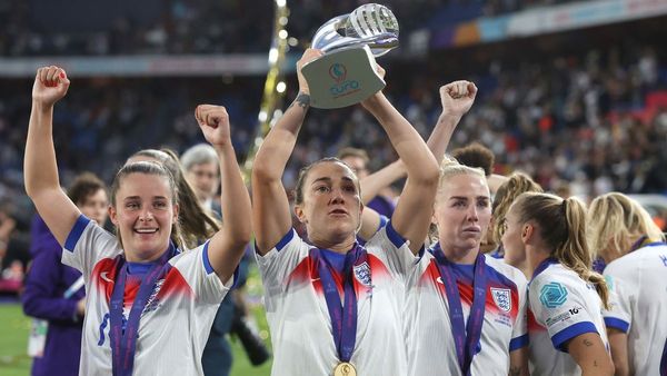 Lucy Bronze: Best Player Since Kelly Smith
