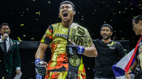 ONE Kickboxing World Champions Jonathan Haggerty And Superlek