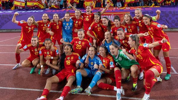 Bonmati Praises Spain's Golden Generation