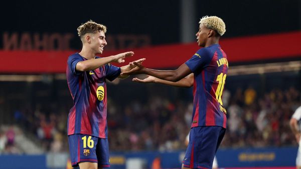 Barcelona Beats Como 5-0 in Trophy Match