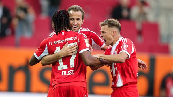 Bayern Munich Edges Past Augsburg in Thriller