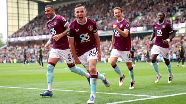 Burnley Defeats Sunderland 2-0 at Home