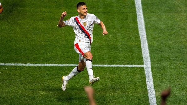 Leverkusen Signs Echeverri on Loan from Man City