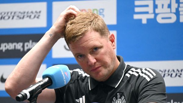 Howe Discusses Isak Transfer Situation at Newcastle