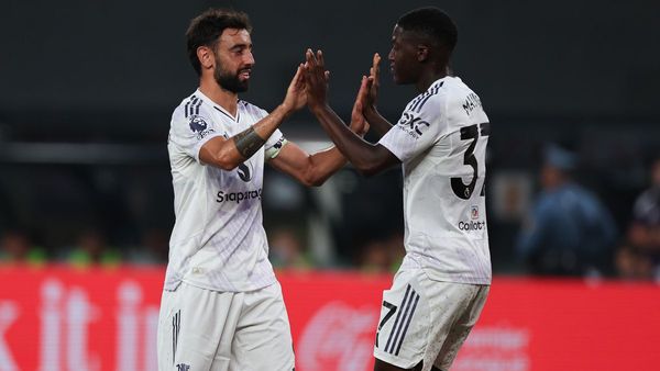 Mainoo Faces Competition from Fernandes at United