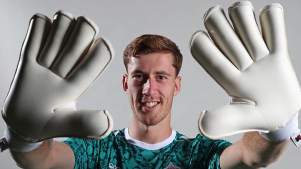 Sunderland Signs Goalkeeper Robin Roefs