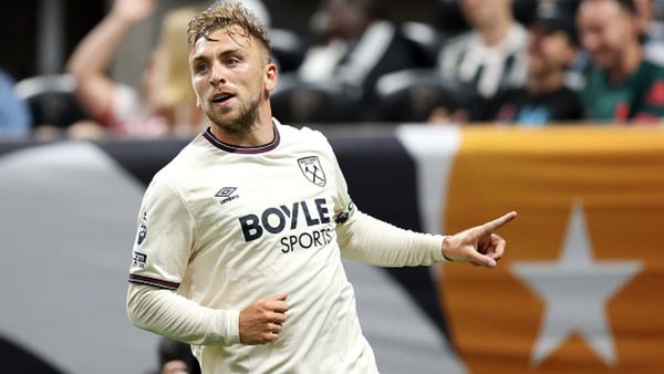 Bowen Celebrates West Ham's Team Spirit