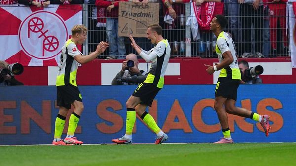 Dortmund Defeats Mainz to Maintain League Pressure