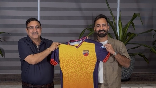 RCB mentor Dinesh Karthik replaces Sri Lanka star in ILT20 side Sharjah Warriorz