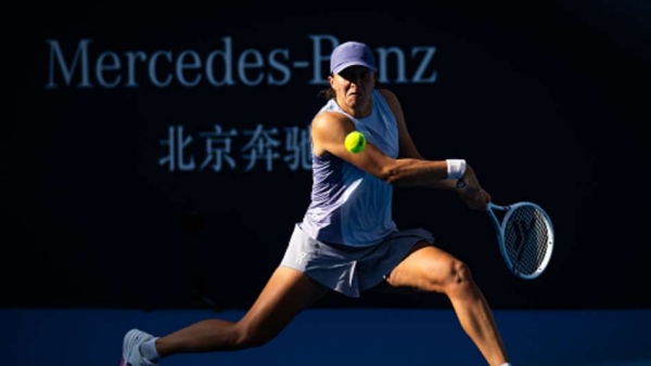 Swiatek advances to China Open fourth round Pegula completes comeback
