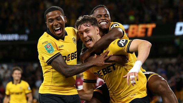 Strand Larsen Signs New Wolves Deal