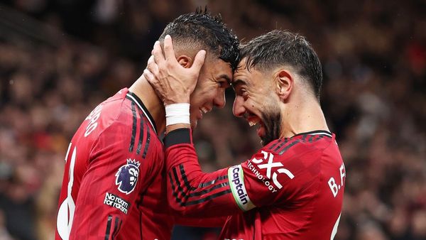 United Triumphs Over Chelsea with Fernandes' Goal