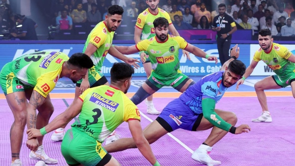 PKL 2025 Devank Dalal masterclass helps Bengal Warriorz crucial win over Pirates