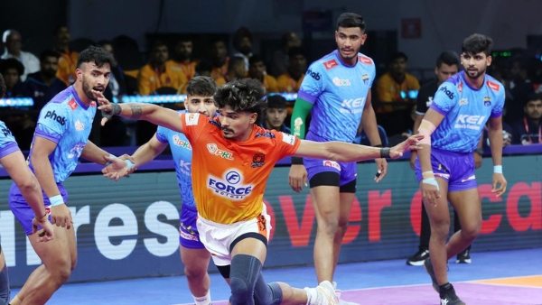 PKL 2025 Puneri Paltan edge Bengal Warriorz Telugu Titans stun Patna Pirates in thrilling Encounters