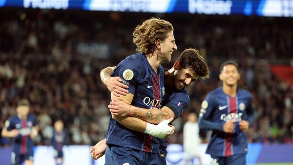 PSG Defeats Auxerre 2-0 with Set-Piece Goals