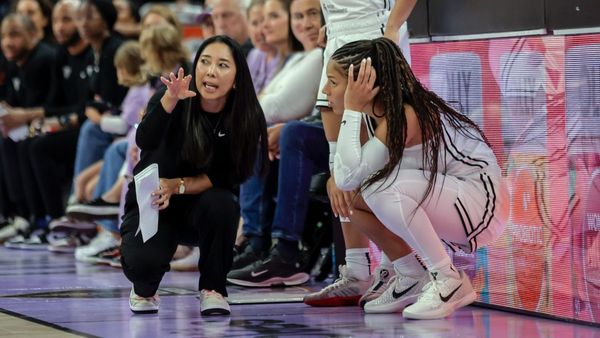 Valkyries Coach Stresses Humility After Playoffs
