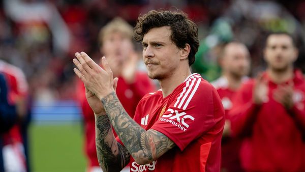 Lindelof Joins Aston Villa Amid Loan Talks