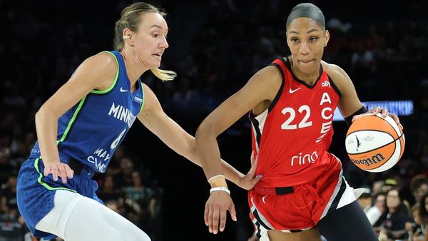 Smith and Wilson Win WNBA Defensive Awards
