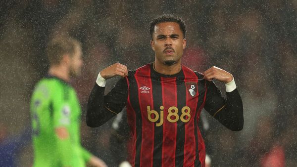 Kluivert Lauds Coach Iraola's Leadership at Bournemouth