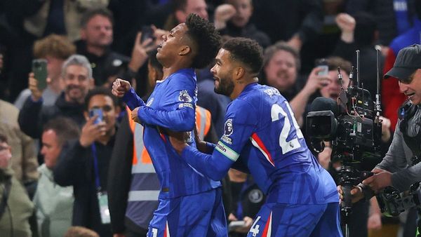 Chelsea Beats Liverpool 2-1 in Stoppage Time