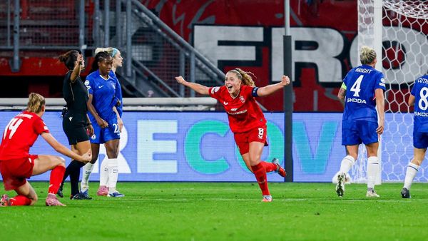 Chelsea Draws 1-1 with Twente in Opener