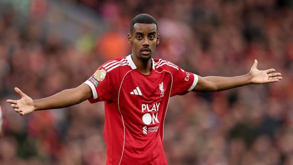 Rooney: Isak Shouldn't Start Over Ekitike