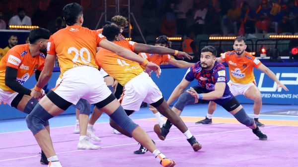 Dabang Delhi advance to PKL 2025 Final Puneri Paltan wait for Qualifier 2