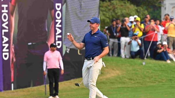 Rory McIlroy Draws Big Crowd Sachin Tendulkar in Attendance Rory McIlroy Draws Big Crowd Sachin Tendulkar in Attendance