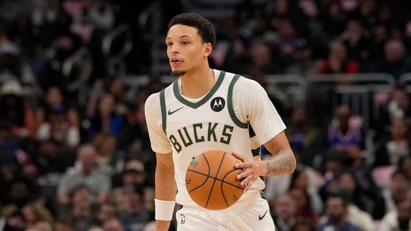 Rollins Steps Up for Bucks Without Antetokounmpo