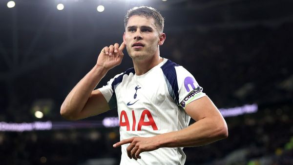Van de Ven Leads Tottenham to 3-0 Win