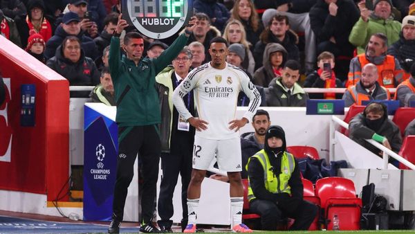 Bellingham Defends Alexander-Arnold After Anfield Booing