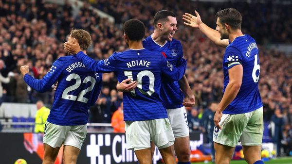 Everton Triumphs Over Fulham 2-0