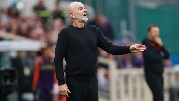 Fiorentina Sacks Coach Stefano Pioli