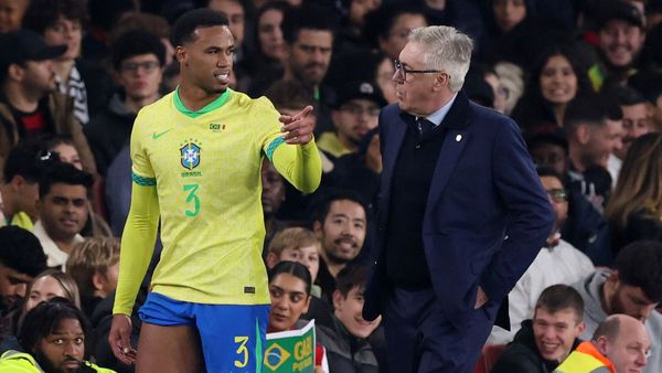 Gabriel Magalhaes Leaves Brazil Camp Injured